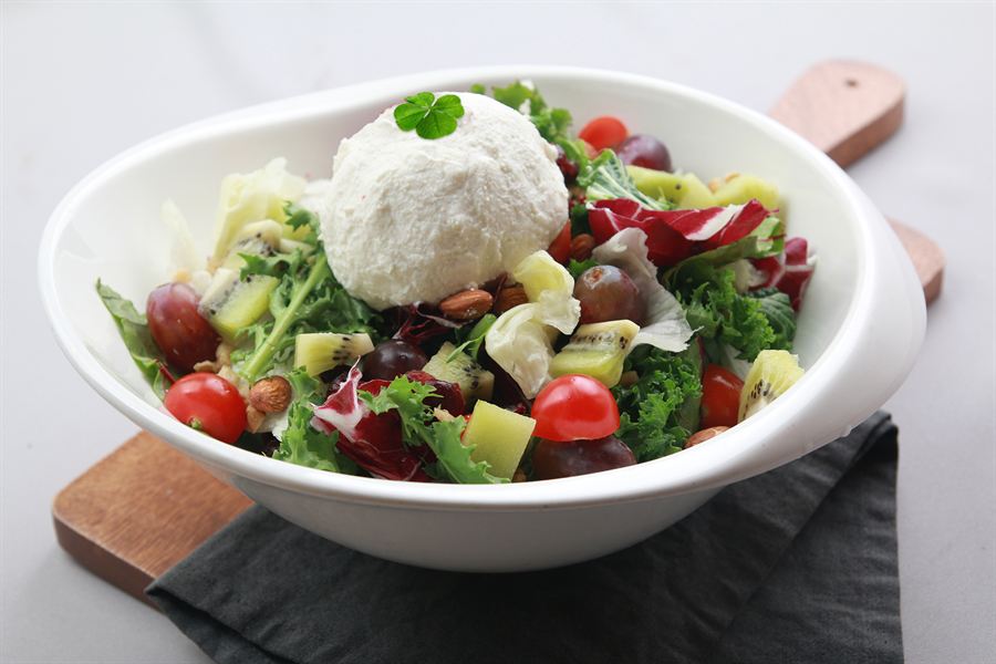 Salad with four-leaf clover